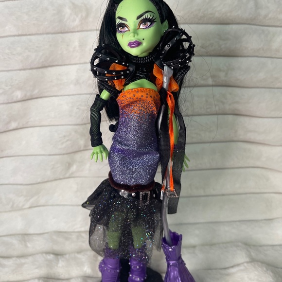 Monster High Casta Fierce - Picture 1 of 4